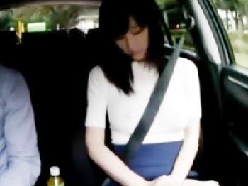 ノーブラニットで主張してくる友人の奥さんに我慢できずガチハメ巨乳ロリ人妻パイズリのエロ動画