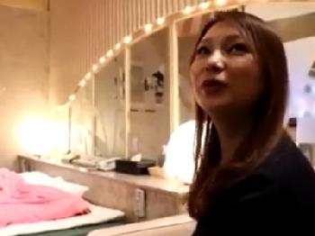 欲求不満な奥様がいるならどこまでも！静岡・沼津まで車を走らせて肉棒求める妻とラブホテル不貞巨乳素人人妻ハメ撮りのエロ動画