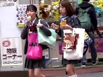 プリップリな10代の肌！極上女子校生2人を言いくるめて乱交部屋で調教プレイ！素人美少女のエロ動画