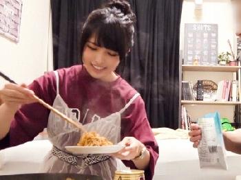 家で一緒に鍋パやる家庭的な女子大生とのアツアツを完全隠し撮り素人顔射盗撮のエロ動画