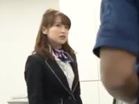 気の強いオフィスレディが清掃員に弱みを握られ挿入されるW巨乳お姉さんOL顔射のエロ動画