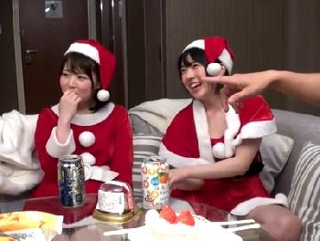 去年のクリスマスにナンパしたコスプレ幼顔素人と2人とラブホテル乱交美少女ロリのエロ動画