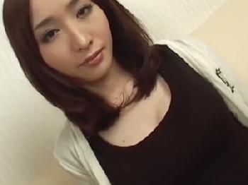 見た目からは性交なんて想像できない気品ある素人主婦…久しぶりの性交で狂いイキ巨乳人妻中出しハメ撮りのエロ動画