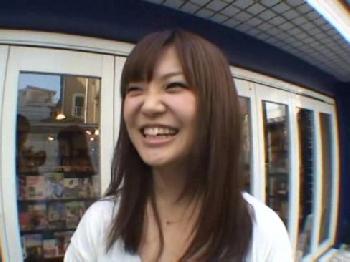 本屋や居酒屋の超かわいい看板素人娘たちをナンパ交渉しホテルハメ撮り成功美少女お姉さん顔射のエロ動画