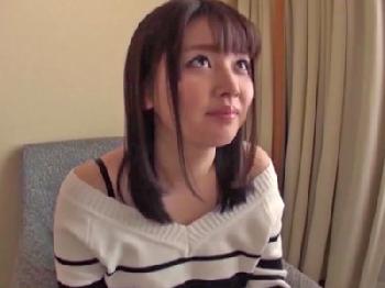 ナンパした無毛素人に勃起男性器見せつけ否応なく色情→膣奥中出し!巨乳美少女のエロ動画