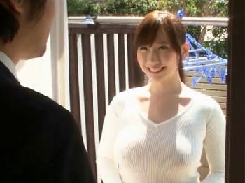 笑顔が素敵な巨大乳きれいなお姉さんが訪問してきて→我慢できずに否応なしにパイズリ＆パコ巨乳ぶっかけのエロ動画