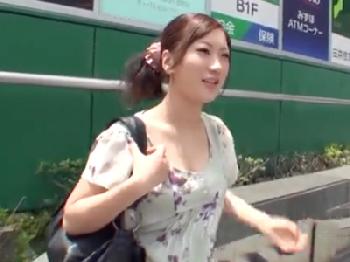 欲求不満奥様『夫に飽きちゃって‥』→浮気温泉旅行で背徳ハメ！巨乳素人人妻フェラのエロ動画