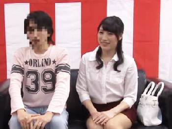 「あぁぁ‥ダメ‥」マジックミラー越しに夫を見ながらハメられる美人若奥様W素人お姉さん人妻中出しのエロ動画