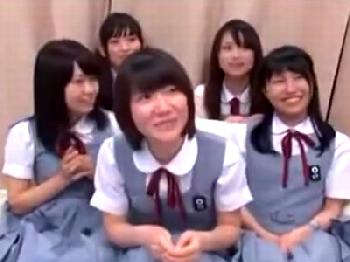 「初めてみた…」修学旅行で東京にきた田舎女子校生に強引にフェラチオさせてデンマで悪戯素人美少女ロリナンパ手コキのエロ動画