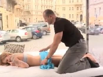 「もしかしてヤっちゃった？…」彼女は酔っ払うとすぐ記憶をなくして…誰とでもヤっちゃう性的変態あばずれ尻軽ヤリマンW伊藤舞雪の...