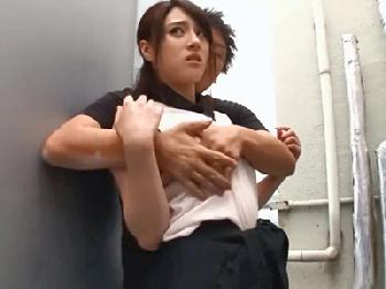 「見られちゃう…」嫌がりながらも露出セックスがやめられないお姉さんW痴女顔射のエロ動画