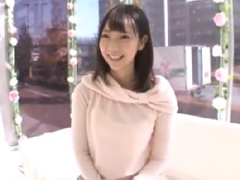 ミニスカート黒髪の自分のルックスに自信がありそうな女子大生に強制的にプロ男優巨根ぶり込みパコ素人美少女ハメ撮りナンパのエロ動...