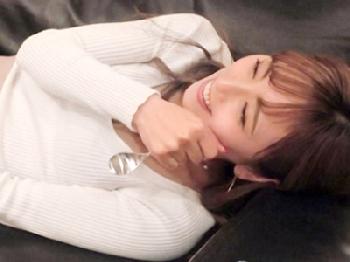 ダンナがいない自宅にナンパ男を連れ込み中出しSEXしまくる素人奥さん人妻のエロ動画