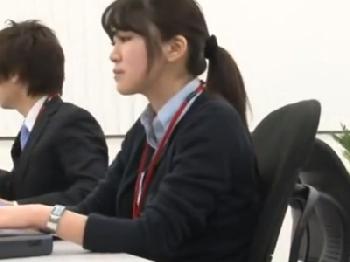 仕事中なのに部下のOL脅してオフィス内顔面射精パコに持ち込むクズ上司素人お姉さん顔射レイプのエロ動画
