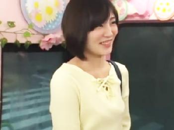 愛液まみれのアソコにうっかり挿入素股で猛烈興奮した美形少女女子大生とガチハメ素人美少女ナンパのエロ動画