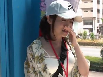 『え…私がですか？』アダルトビデオ制作会社の美人ADが言いくるめられて中出しハメ巨乳素人ギャルナンパのエロ動画