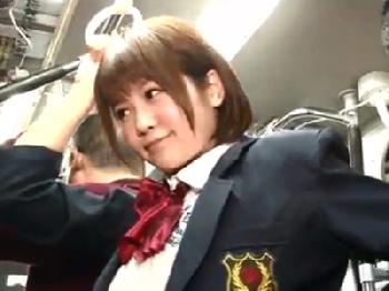 プリッとしたお尻痴漢待ち女子校生の期待通りに車内でぶっかけW美少女痴女のエロ動画