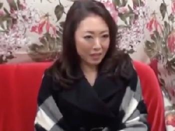 『久しぶりに気持ち良かった・・』アンケートでナンパした美魔女と中出しホテルパコ巨乳素人痴女熟女ハメ撮りのエロ動画