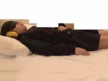 睡眠薬を盛って起きない女子校生を眠っている間にペ幼顔と睡姦素人ロリのエロ動画