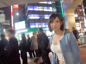 新橋のカラオケで働くアルバイターをアルバイト帰りにナンパし即ホゲット巨乳素人美少女のエロ動画