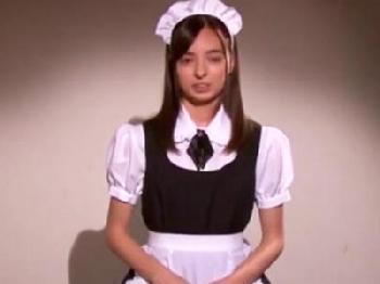ご主人様にセクシャルハラスメントされ精子便器になるも感じてしまう叱られたがりのハーフメイド美少女コスプレ顔射のエロ動画
