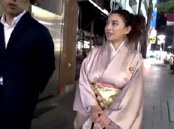 赤坂の街角で夫に不満を持つセレブ妻をナンパ→和服の中は性的欲望の塊だった巨乳素人人妻コスプレハメ撮りのエロ動画