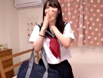 『気持ち良いですか…?』恥ずかしそうに陰茎を頬張る童顔ポニテ娘と本気パコ美少女ロリぶっかけのエロ動画