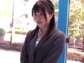 就職活動真っただ中女子大生！集団面接でも絶対に一番可愛い美形少女に半ベソ中出し巨乳素人ナンパのエロ動画