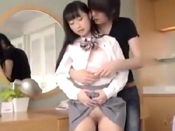 清楚清純であっさり顔な色白美形少女を日中からハメ→白濁汁タップリぶっかけ女子校生美少女のエロ動画