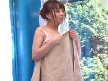 マジックミラー号で普通のマッサージかと思ったらやはりハメられ中出しされる素人美形お姉さんのエロ動画