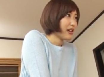 隣に越してきた巨乳妻に痴女られ肉体関係になり寝取られ中出し交尾三昧W人妻のエロ動画