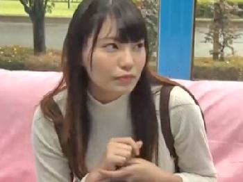 「え～もう出た！？」早漏男子の肉棒を手コキ→いきなり射精されてガチ焦り素人娘W巨乳美少女のエロ動画