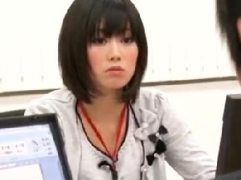 残業で二人きりになった上司のセクシャルハラスメントがエスカレートして犯される美形少女OL美少女顔射イラマチオレイプのエロ動画