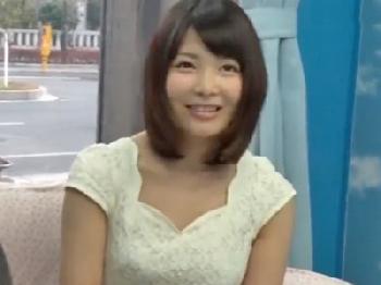 センズリ鑑賞で発情した素人奥さん「ゴム有りなら…W」まさかの挿入了承W痴女人妻のエロ動画