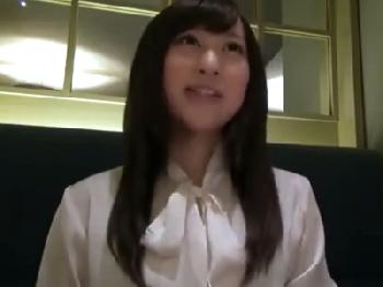 美人過ぎる奥さん降臨！夫とは10歳以上離れた欲求不満妻がイキ乱れ素人人妻ハメ撮りのエロ動画