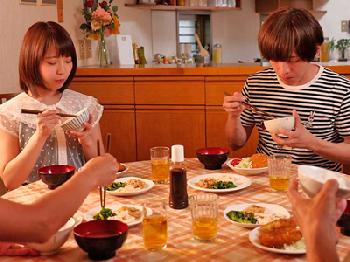 再婚した親の連れ子が実はエロチック女優で一線を踏み越える！巨乳お姉さん痴女戸田真琴のエロ動画