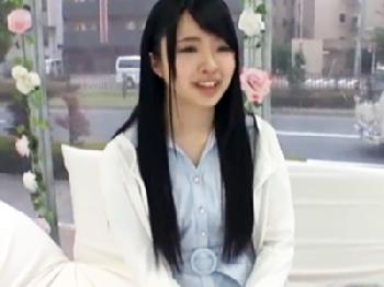 マジックミラー号にやって来た現役女子大生が巨大チンポを即はめされ喘ぎまくる素人美少女のエロ動画