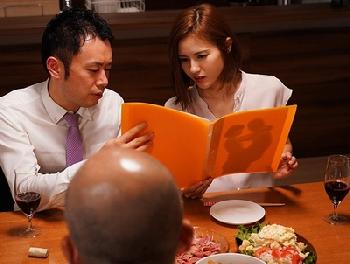 結婚10年目。未だに美しさが絶えない美形奥さんがヌードモデルに！？ハゲ上司に心まで奪われた寝取られパコ人妻武藤あやかのエロ動...