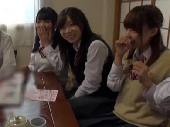 今どきの女子校生は修学旅行先で中出し乱交しちゃってますW素人美少女のエロ動画