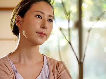 生花を嗜む品のある奥さんに強引に迫って犯す使用人巨乳人妻松下紗栄子のエロ動画