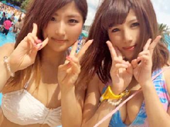 怪しむ素人女子大生二人組がナンパ師の軽快なトークに流され3Pパコ巨乳お姉さんギャルのエロ動画