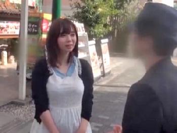 「素股だけなら…」許可したばかりにヌルッと挿入→中出しされちゃった素人娘巨乳美少女ナンパのエロ動画