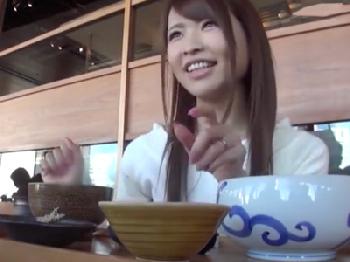 警戒していたのに謝礼に釣られて中出しされちゃった素人主婦人妻ナンパのエロ動画