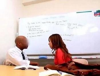 感じすぎて目でしか抵抗ができないお姉さんに容赦なく寝取られ中出し素人ナンパのエロ動画