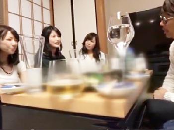 生保レディの奥様OLと有名プロ男優が合コン→即挿入乱交素人人妻のエロ動画