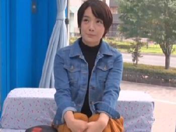 勃起陰茎見せられて発情したショートヘア娘が逆らえぬまま中出し受け入れ！素人美少女のエロ動画