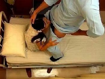 少女専門で犯すエロ医者の婦女暴行動画が流出→母親と一緒にきた童顔女子を引き離して強引にわいせつ素人ロリイラマチオレイプ盗撮の...