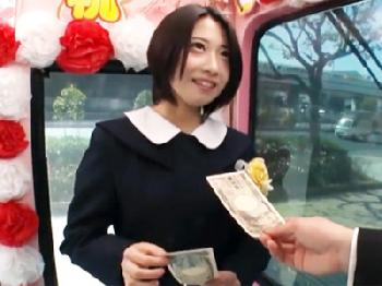 ギャルな素人マッサージと騙してマジックミラー号に連れ込み顔面射精パコお姉さん顔射のエロ動画