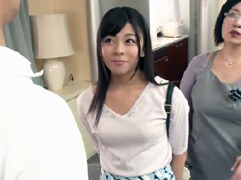 パーソナルスペースにぐいぐい入り込んでくる無防備な超かわいいお姉さんに勃起不可避→即中出し巨乳美少女痴女のエロ動画