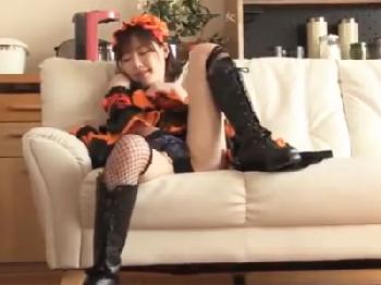 介護に疲れた女性が外にいる男を誘惑する痴女お姉さん中出しフェラのエロ動画